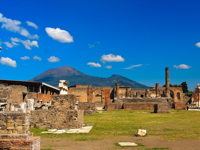 Pompeii, Herculaneum, wine tasting tour | Star cars luxury tours